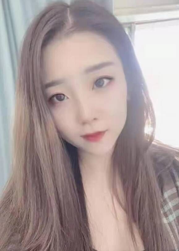 已经属于老熟人了，认识她应该有两三年了