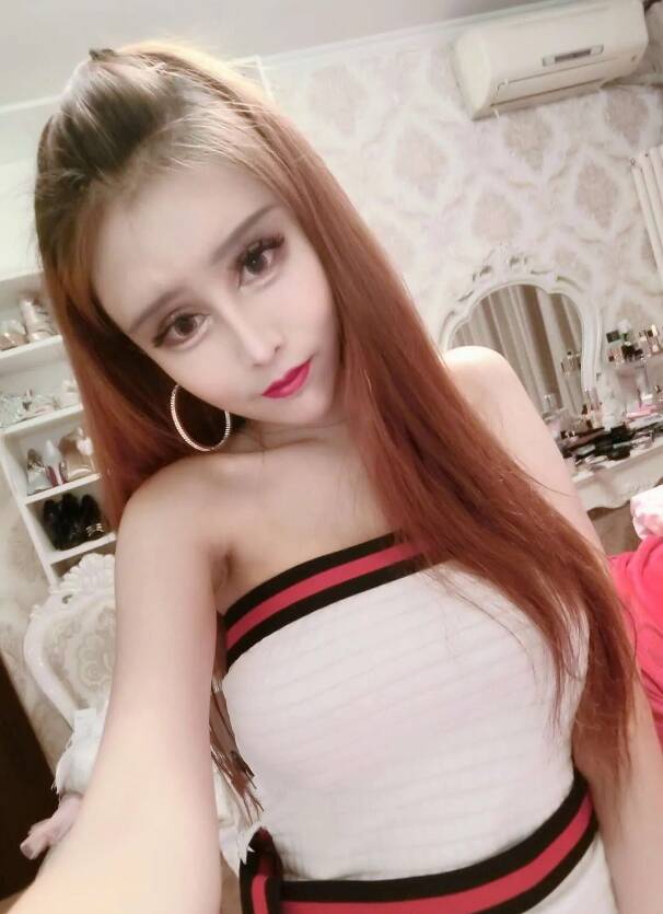 兼职学妹寻求刺激，年轻性感欲火正旺，完美伴侣很惊艳