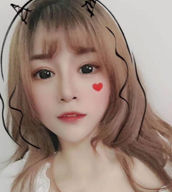 白瘦幼小萝莉，人小胸不小