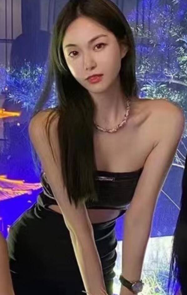 清纯年轻漂亮学妹兼职