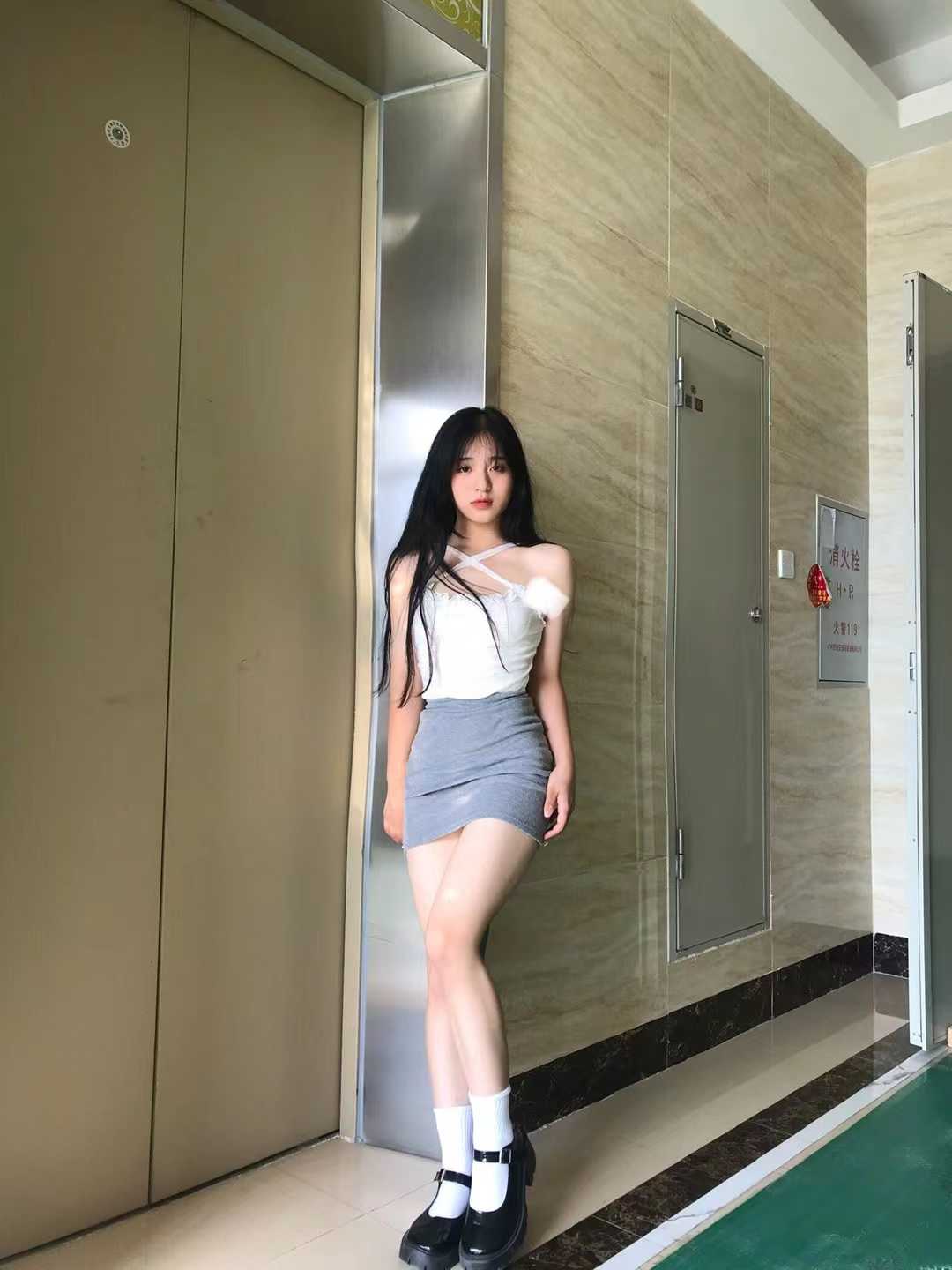 清纯美丽的女学生妹妹