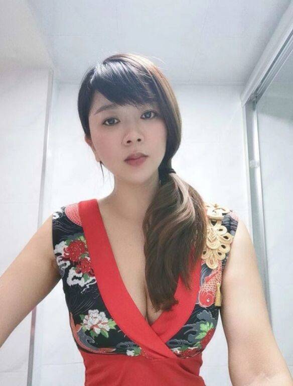 武昌区身材很棒的妹子，很嫩，超配合