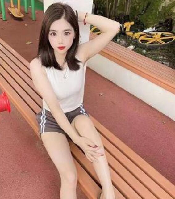 粉嫩少女刚下水，全GS服务，熟悉了可以约车震