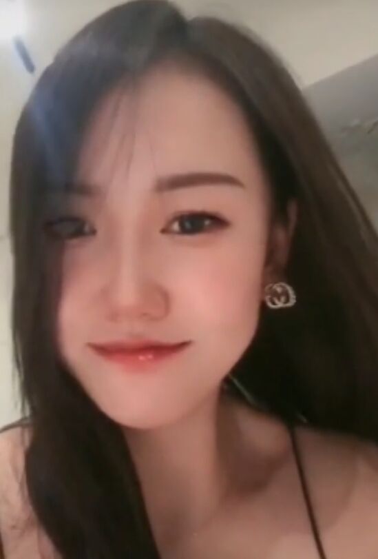 奶子又大又白，各种姿势有花活