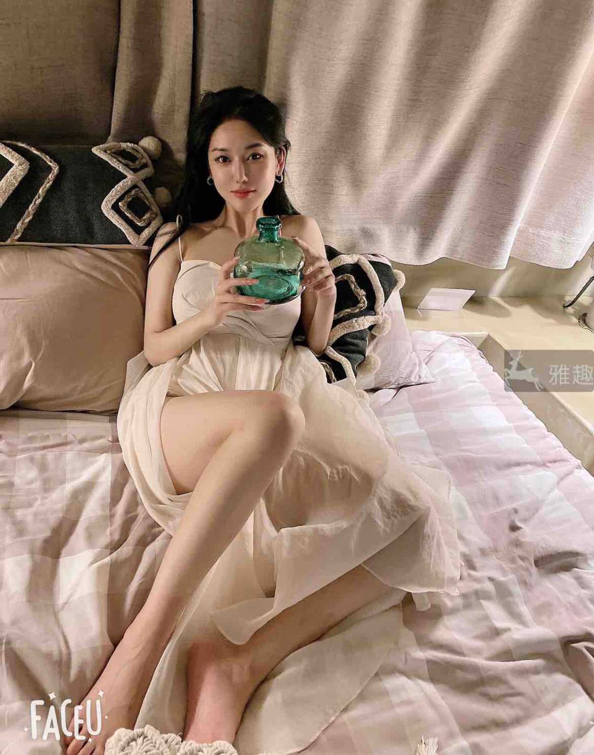 胸大腿长性感小姐姐