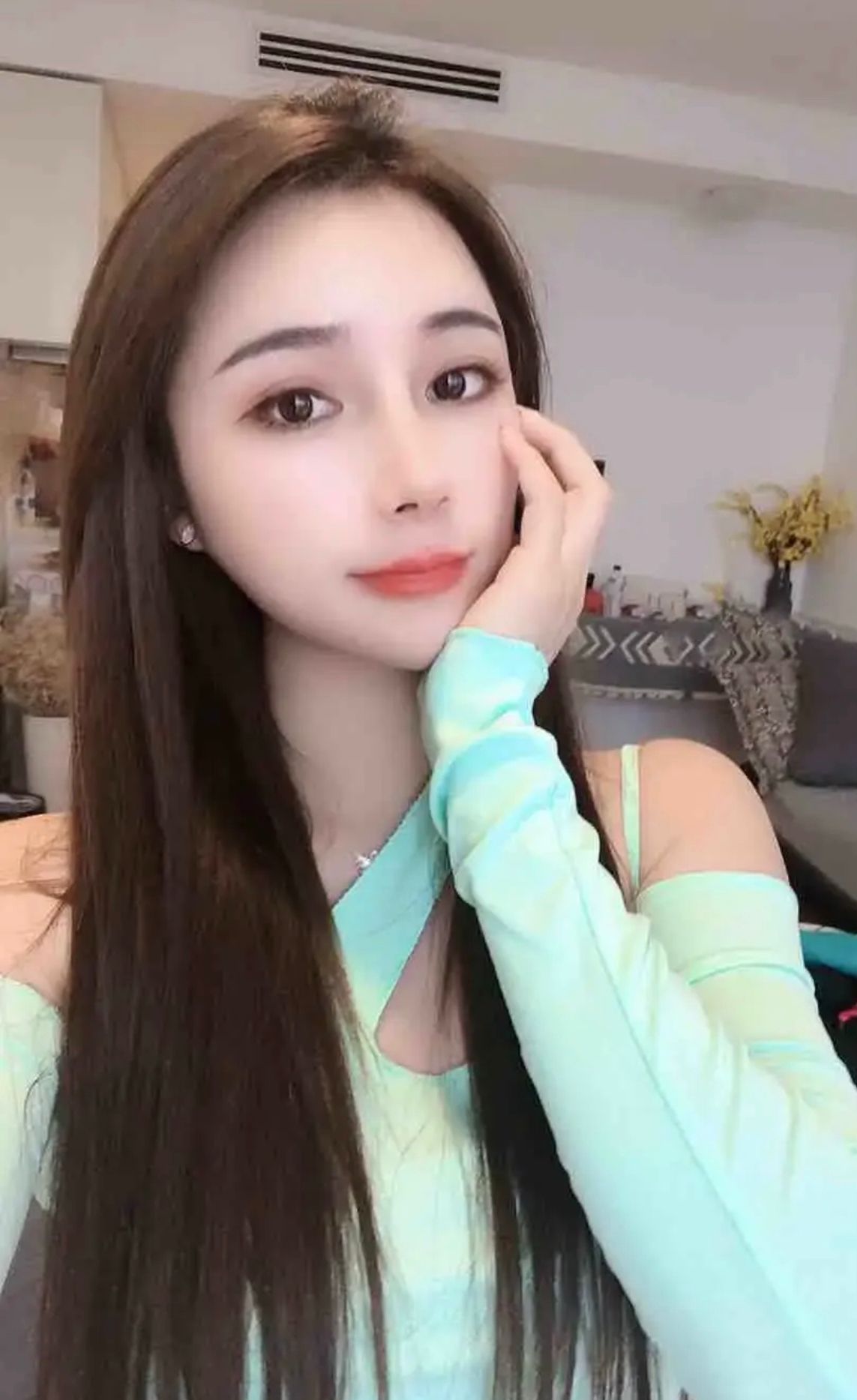 妹子很好很舒服，车灯超大