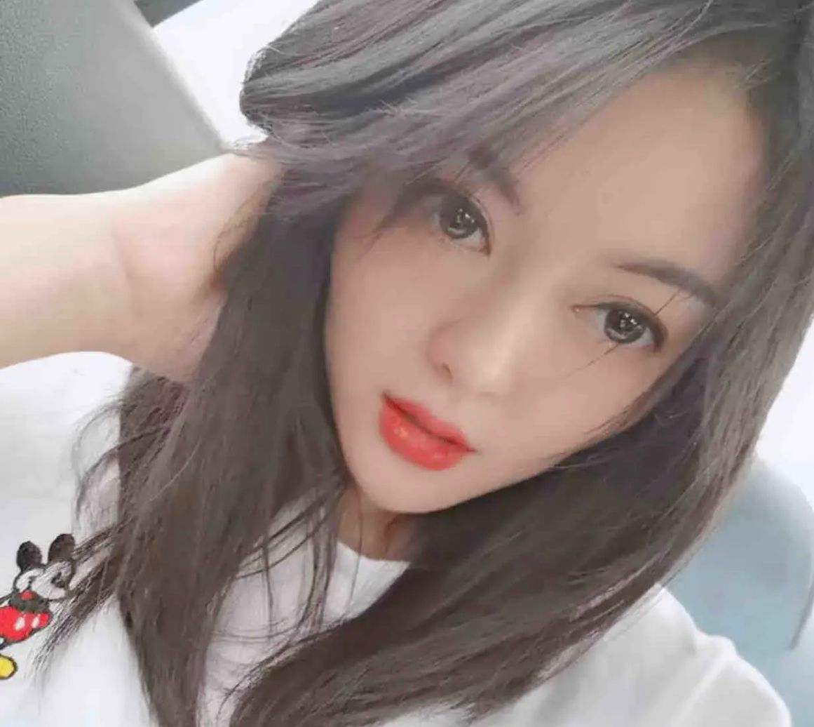 武昌一只手都握不住的妹子