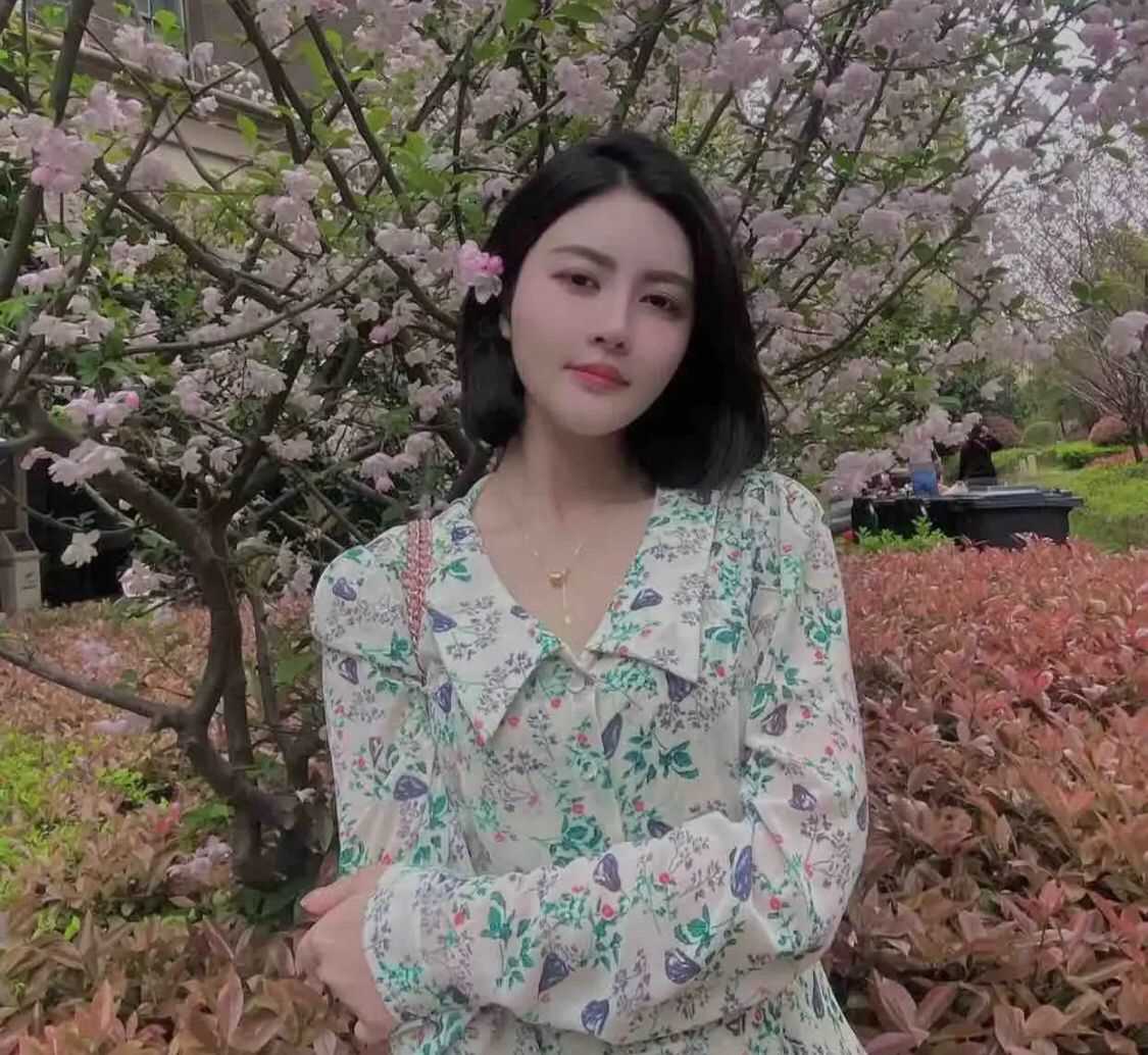 有点不错的短发小妞