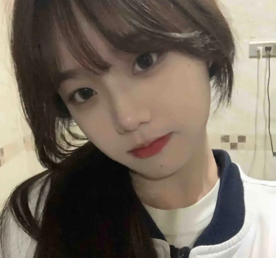 年轻美女颜兮，身材颜值给力