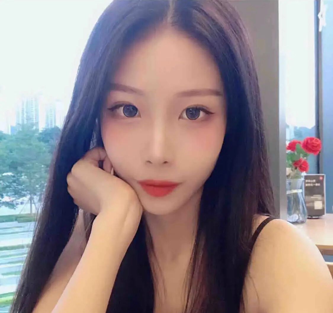 身材颜值很不错的学生妹