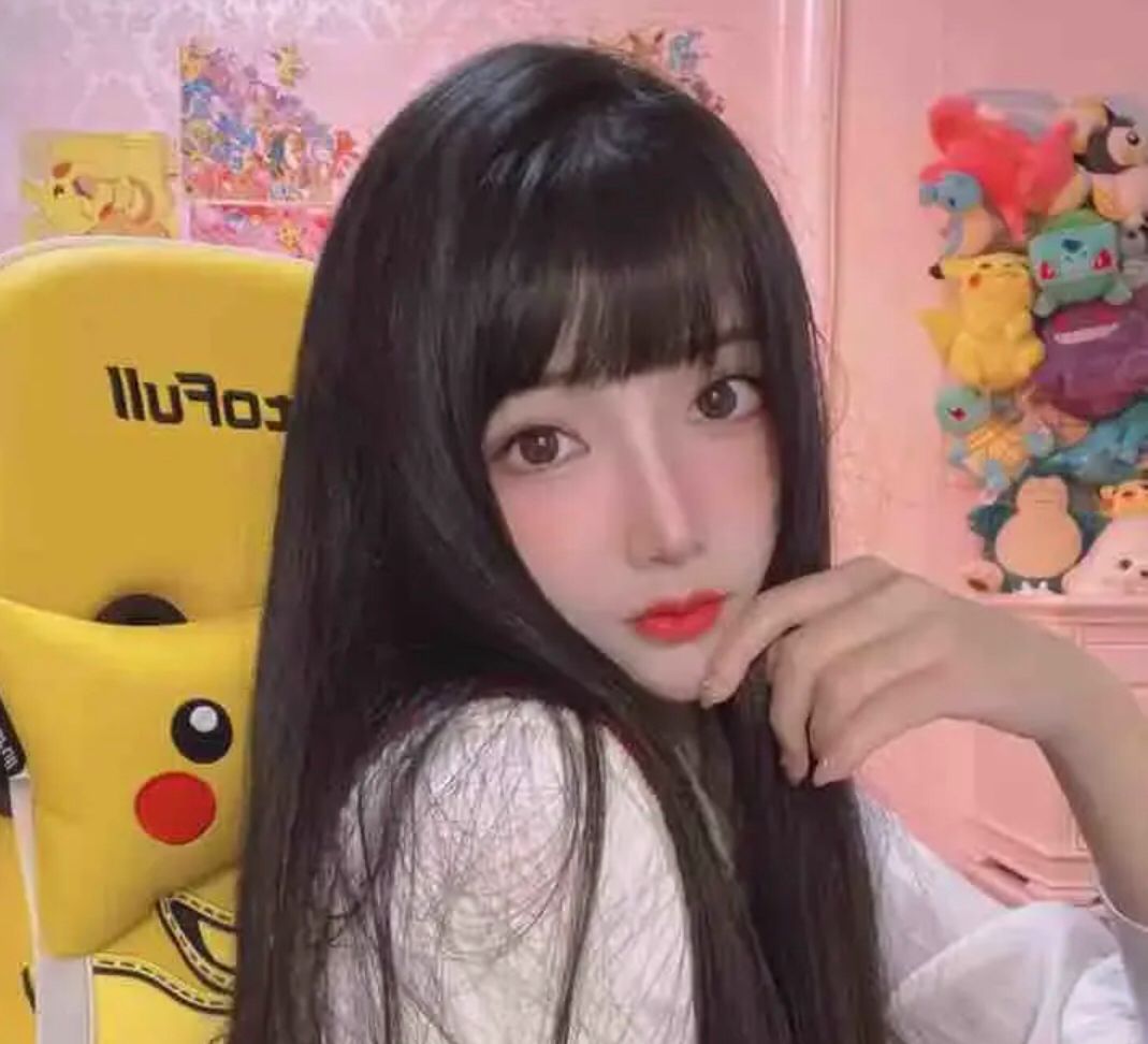 脸蛋精致，身材超好的妹子