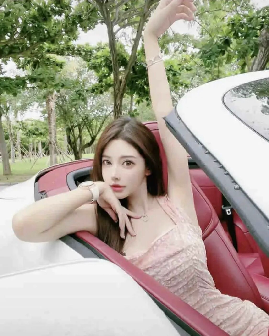 锦江的巴适妹子，颜值不错，态度还可以，比较配合