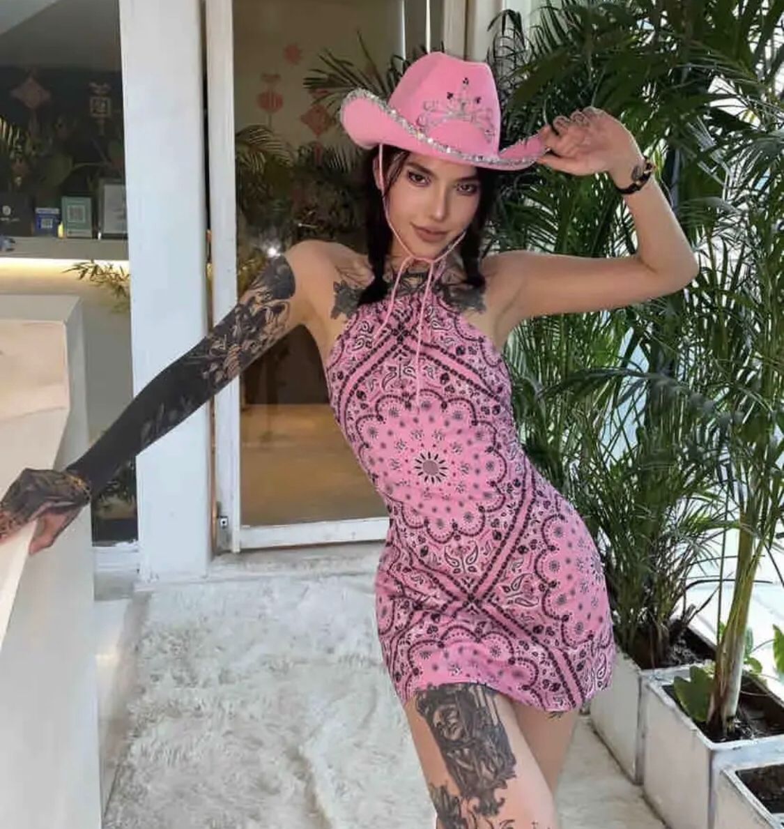 纹身很性感的妹子