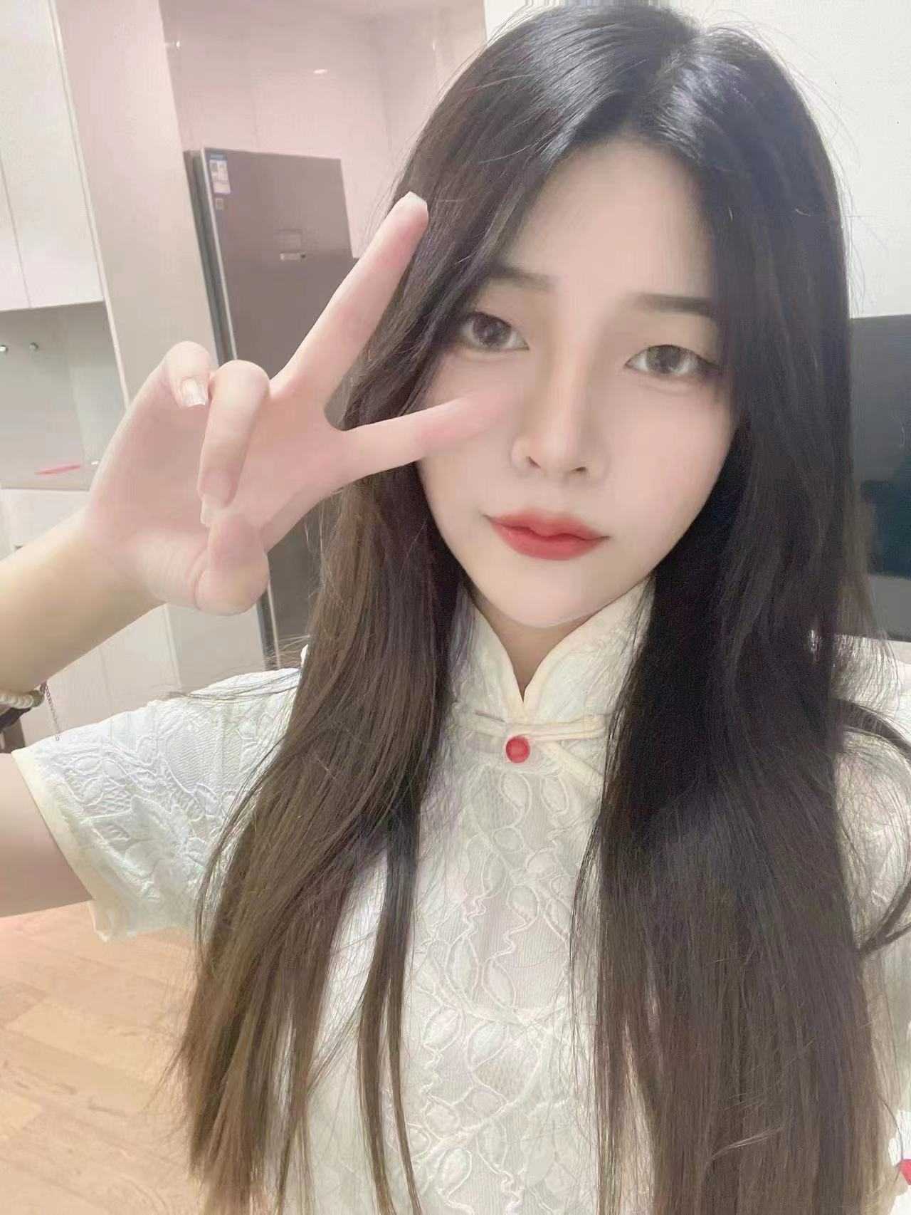 强烈推荐一个00后小姑娘！超级嫩的