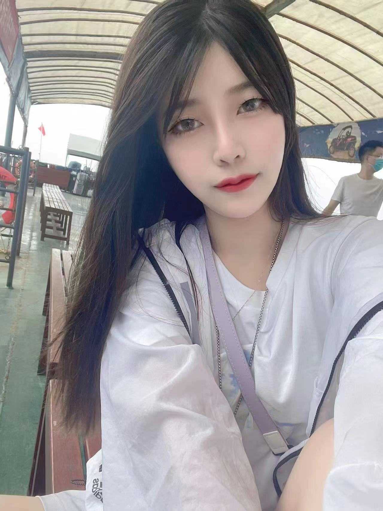 强烈推荐一个00后小姑娘！超级嫩的