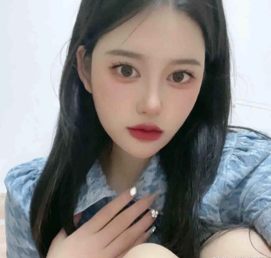 身材好性感，颜值不错的额妹子