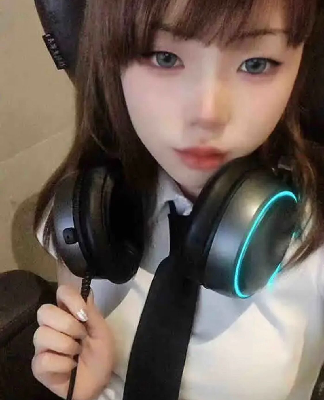 刚堕落的年轻妹子