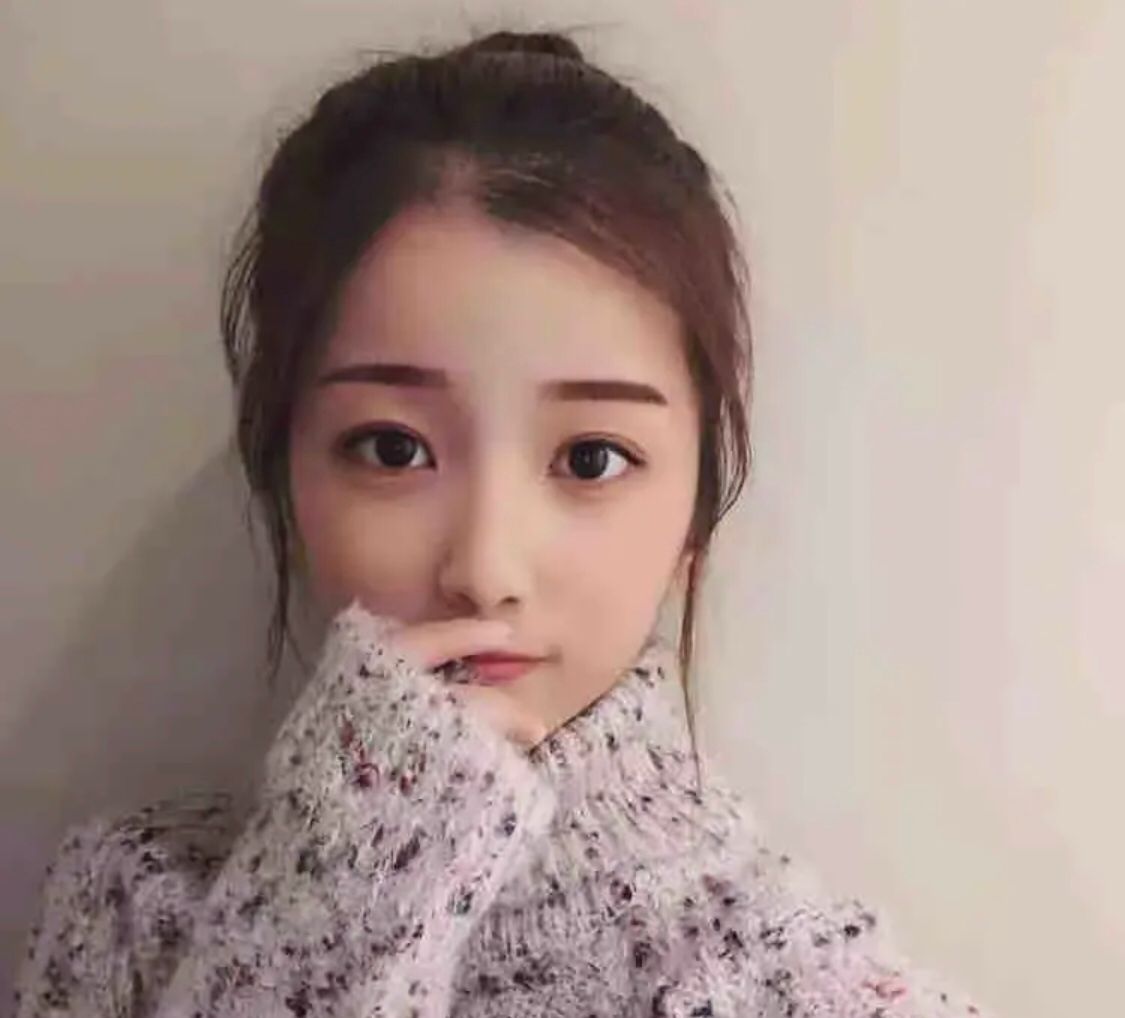 床上很狂野的美女