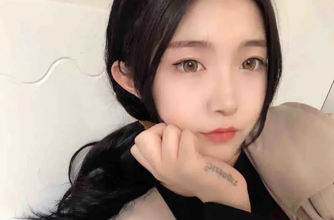 才毕业的兼职小妹