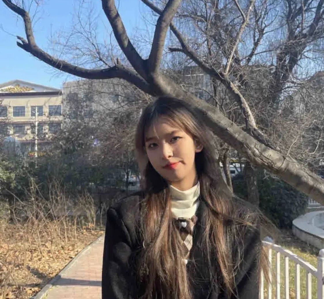 腿长奶大的尤物，青春战斗力巨强， she~吻好刺激