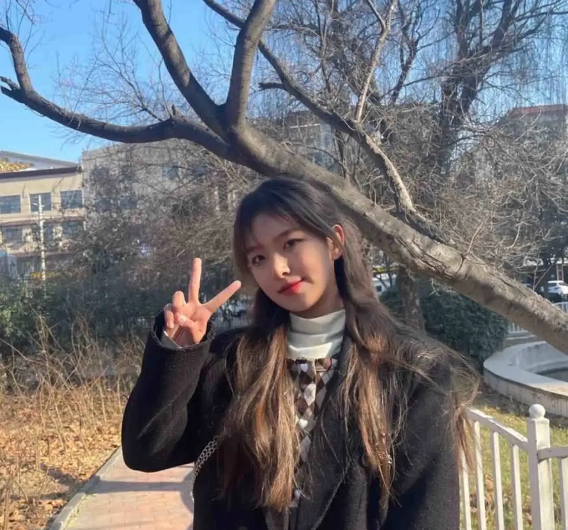 腿长奶大的尤物，青春战斗力巨强， she~吻好刺激