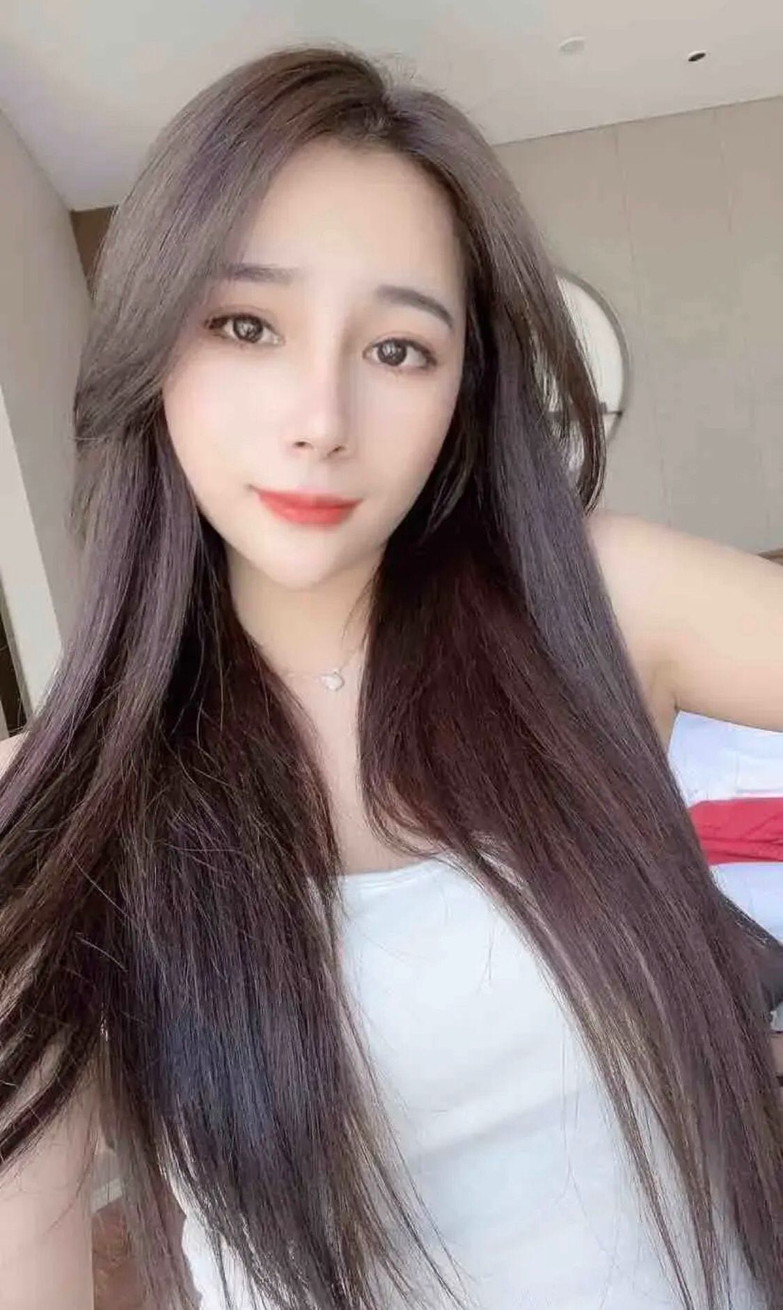 小鸟依人的妹子