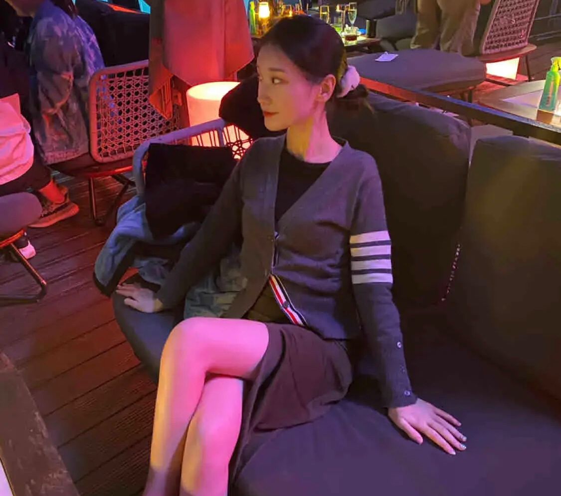 身材颜值都不错的妹子