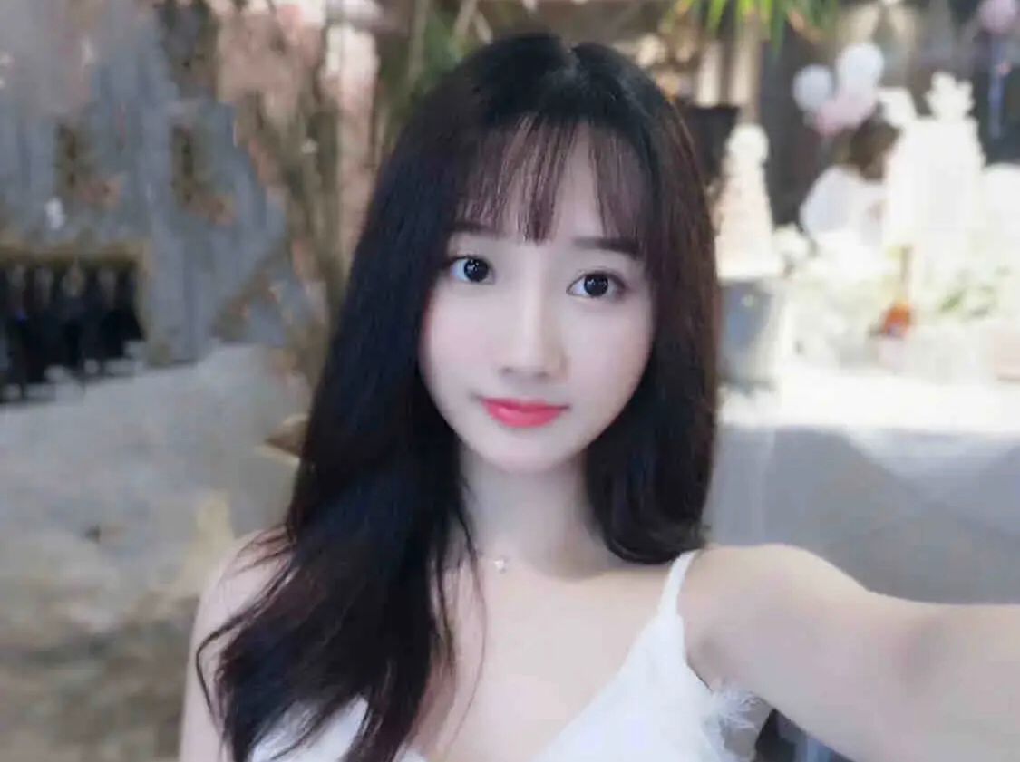 漂亮脸蛋加淫荡表情