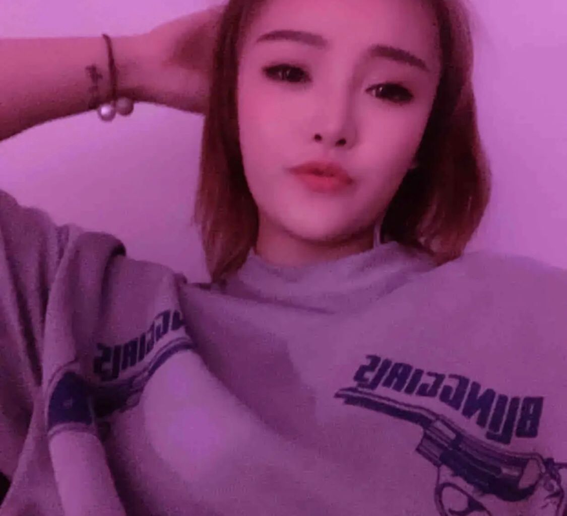 身材好，制服诱惑，b紧，水多，艹的很有感觉