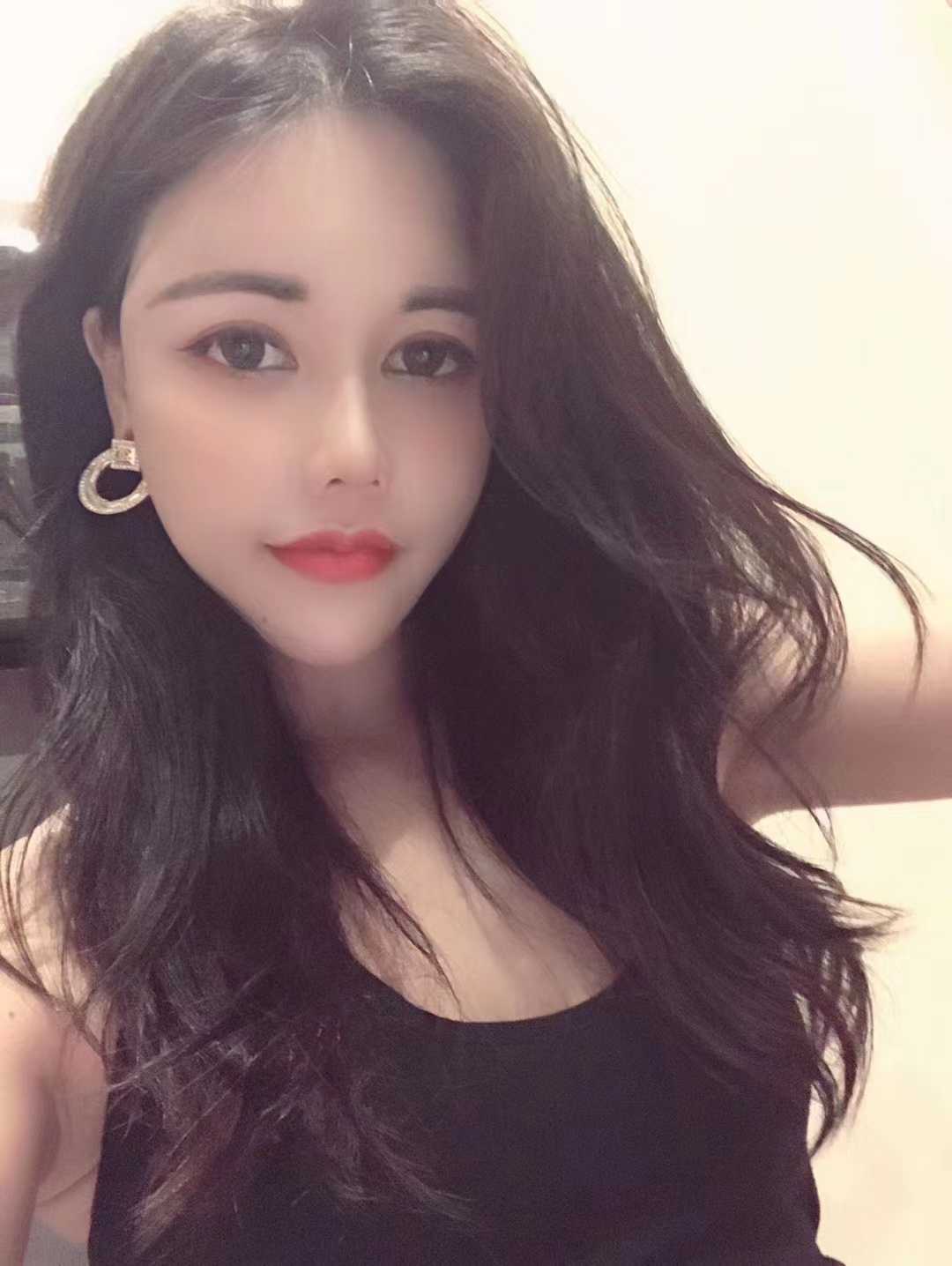 好像东南亚那边的美女，好有气质