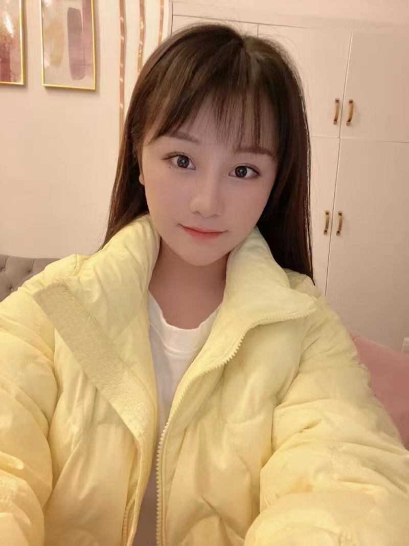 舞蹈专业女生，身材苗条大长腿，长得漂亮