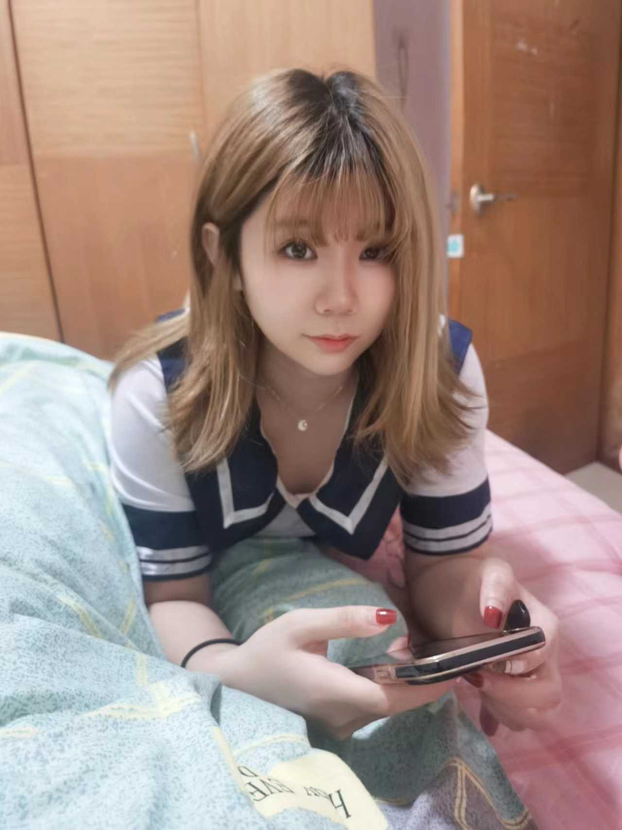 年轻妹子，水汪汪，干了两次都喊疼了