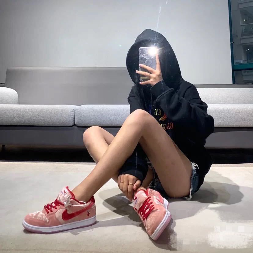 刚出来兼职的妹子，有点辣