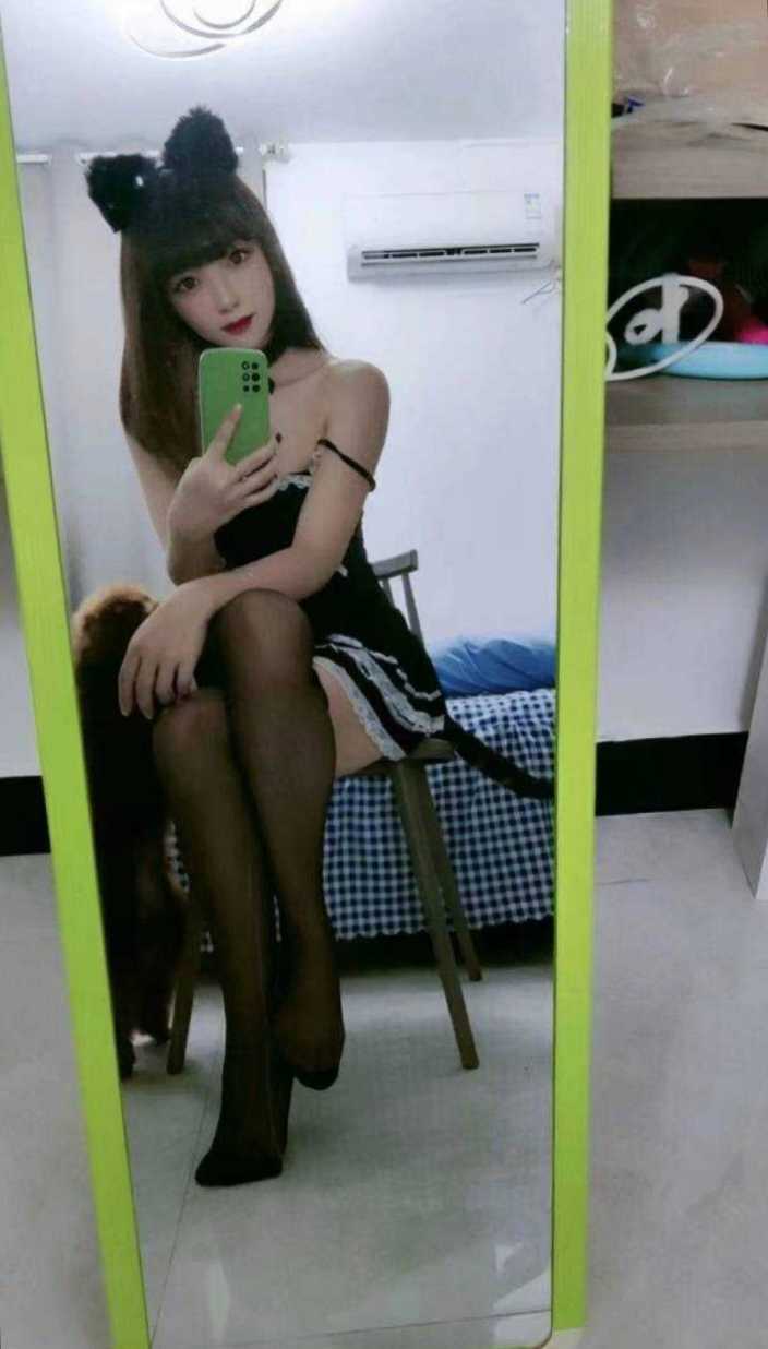 分享天河区丝袜美腿小姐姐