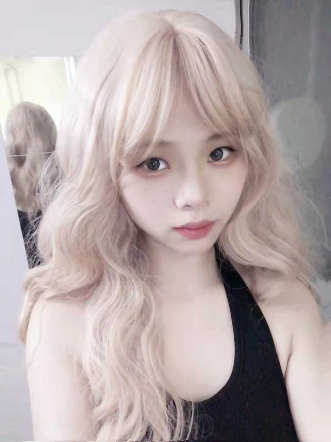 金发美女小姐姐