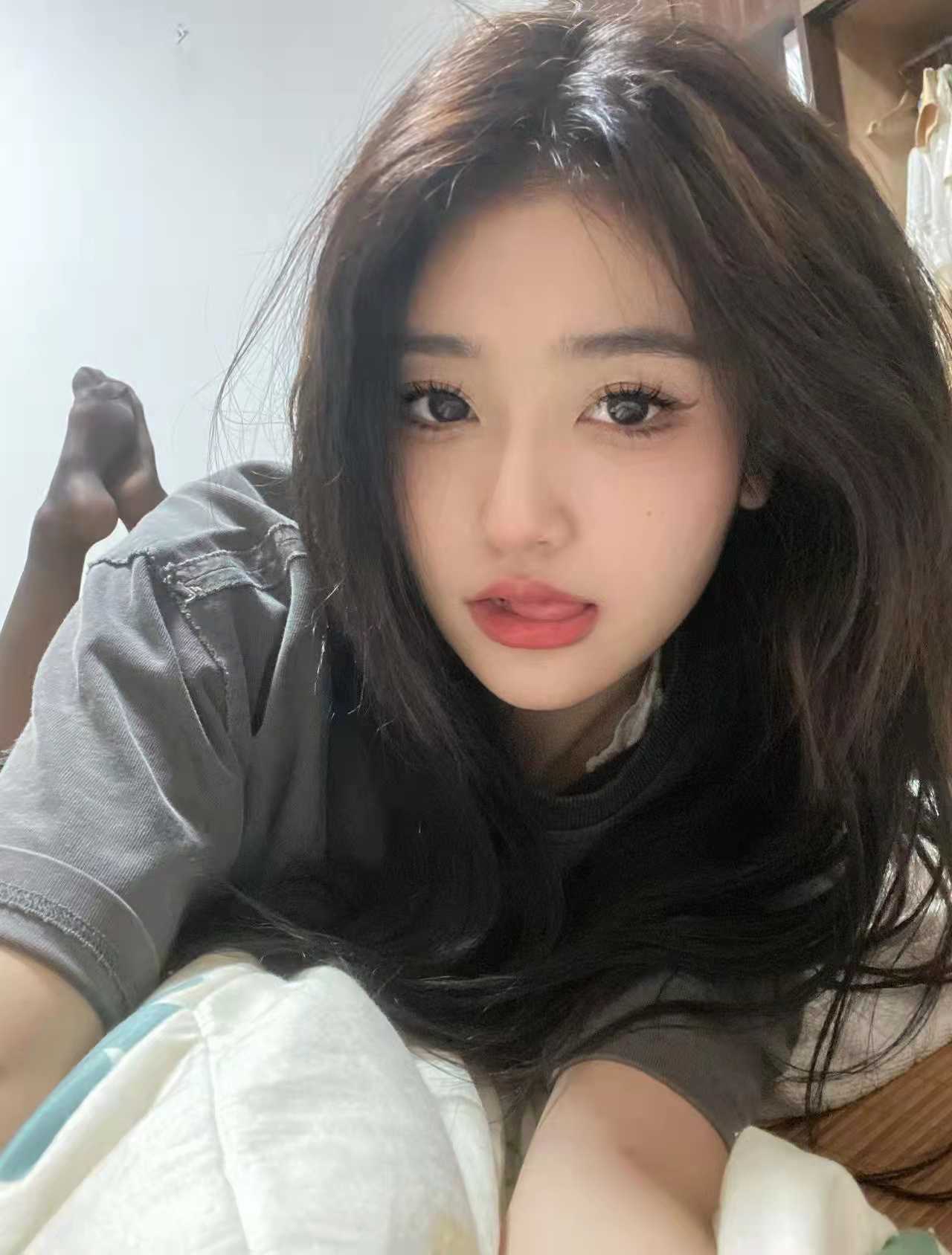 超值的黑丝小妹