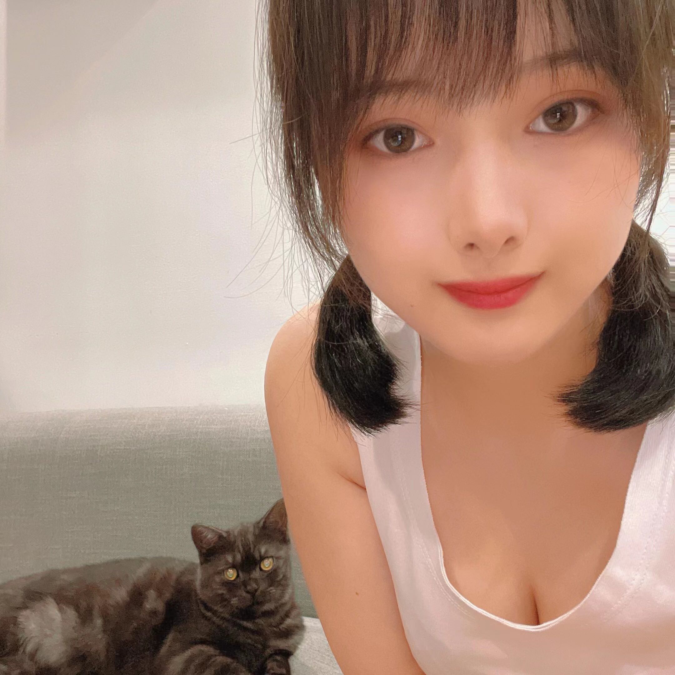 19岁大学生兼职 超级白嫩 胸大屁股翘