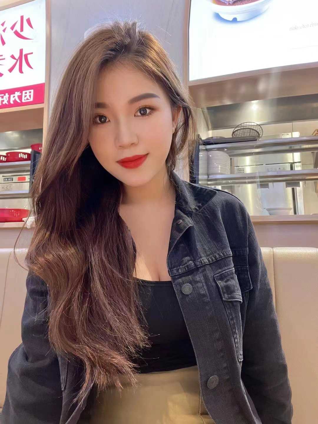 花样多的性感小妹