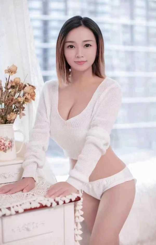 白云同和地铁站 性感小美