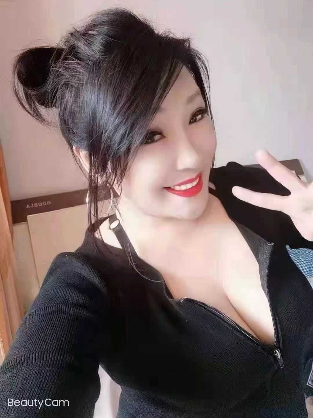 长的不错的大奶少妇