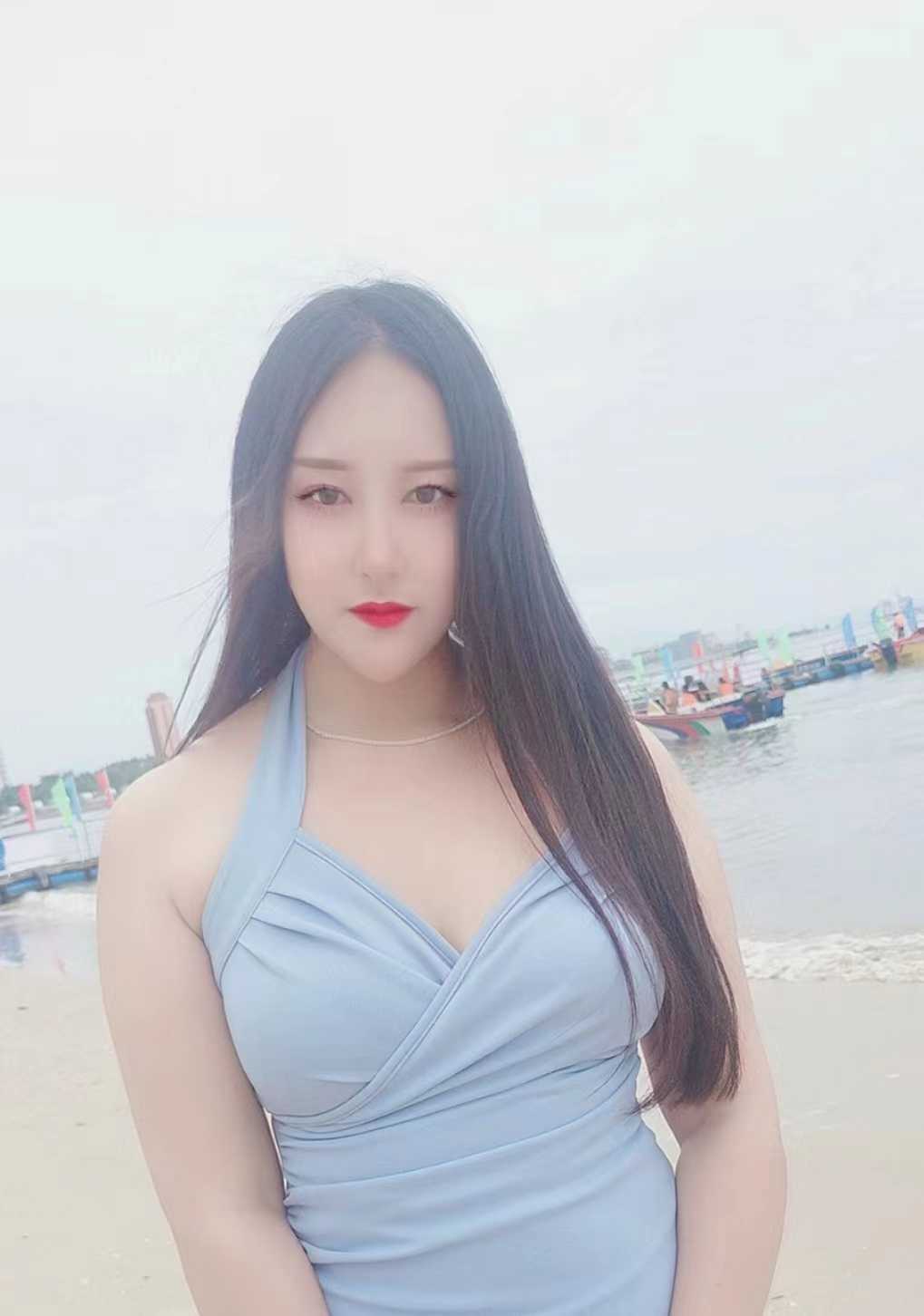 丰满型小姐姐很会玩