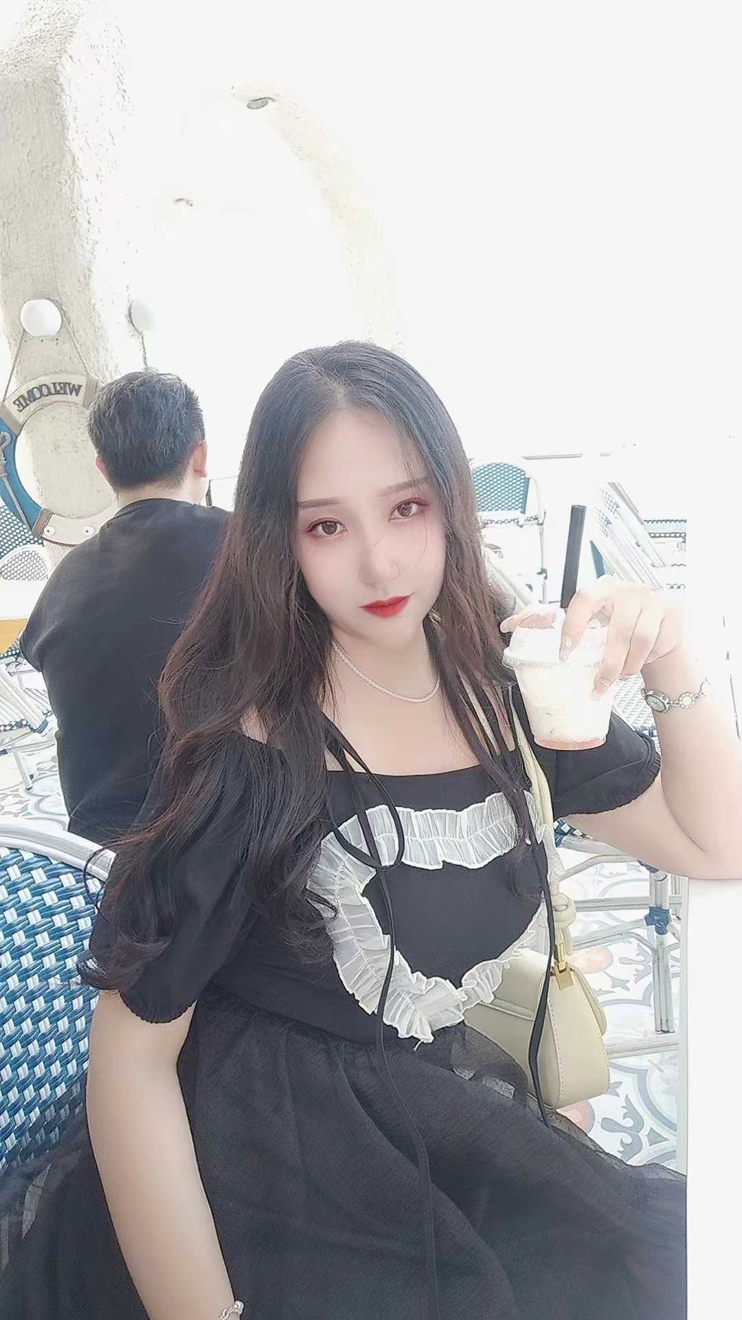 丰满型小姐姐很会玩