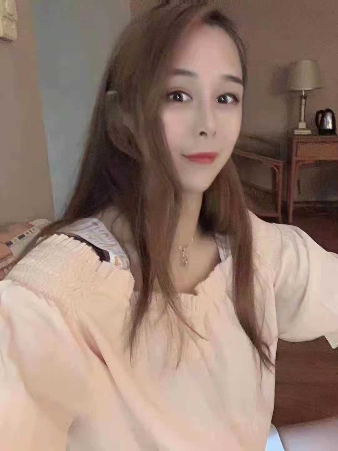 非常配合的小妹