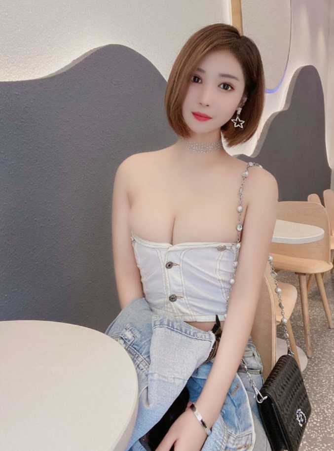 绝对的物超所值大奶妹子