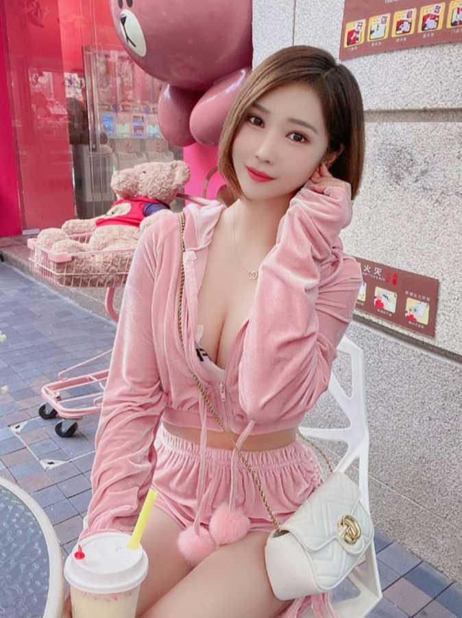 绝对的物超所值大奶妹子