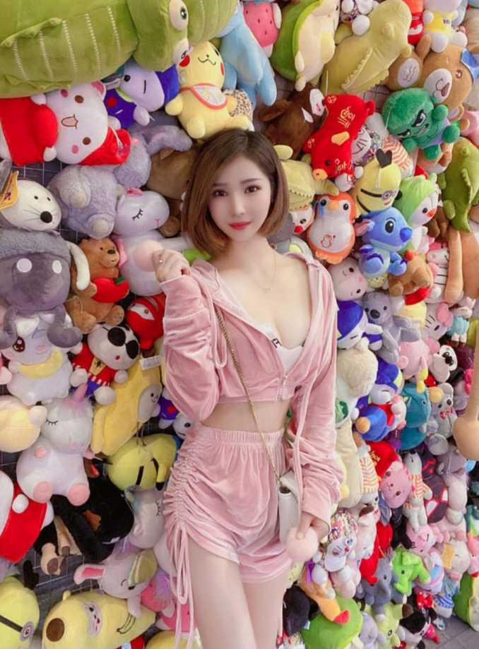 绝对的物超所值大奶妹子