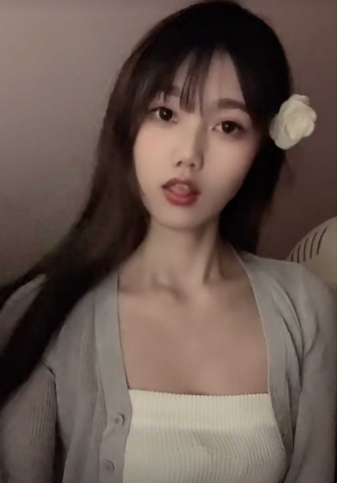 年轻清纯漂亮小美女