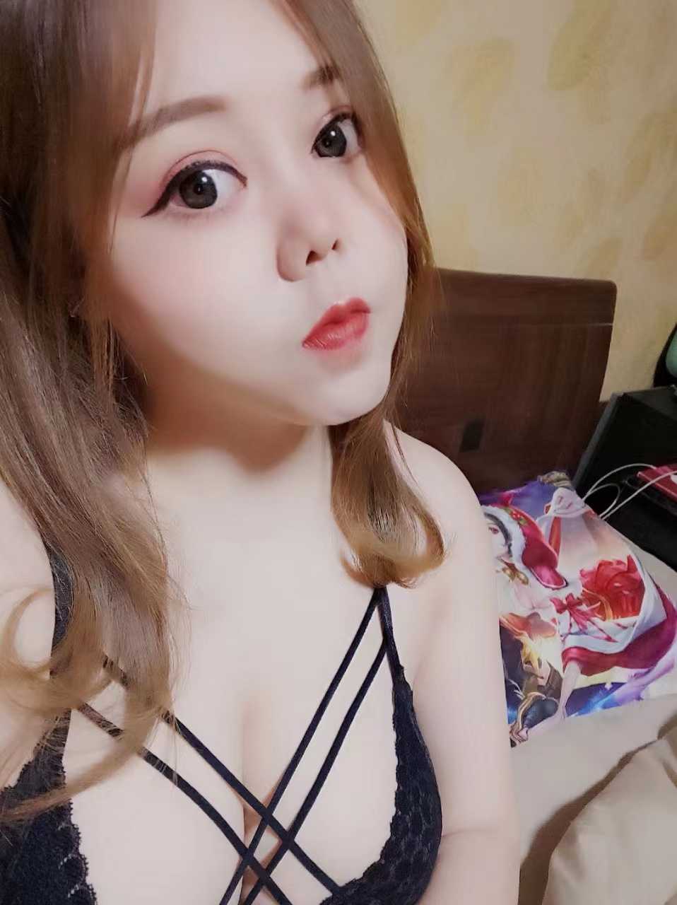 极品大胸小姐姐