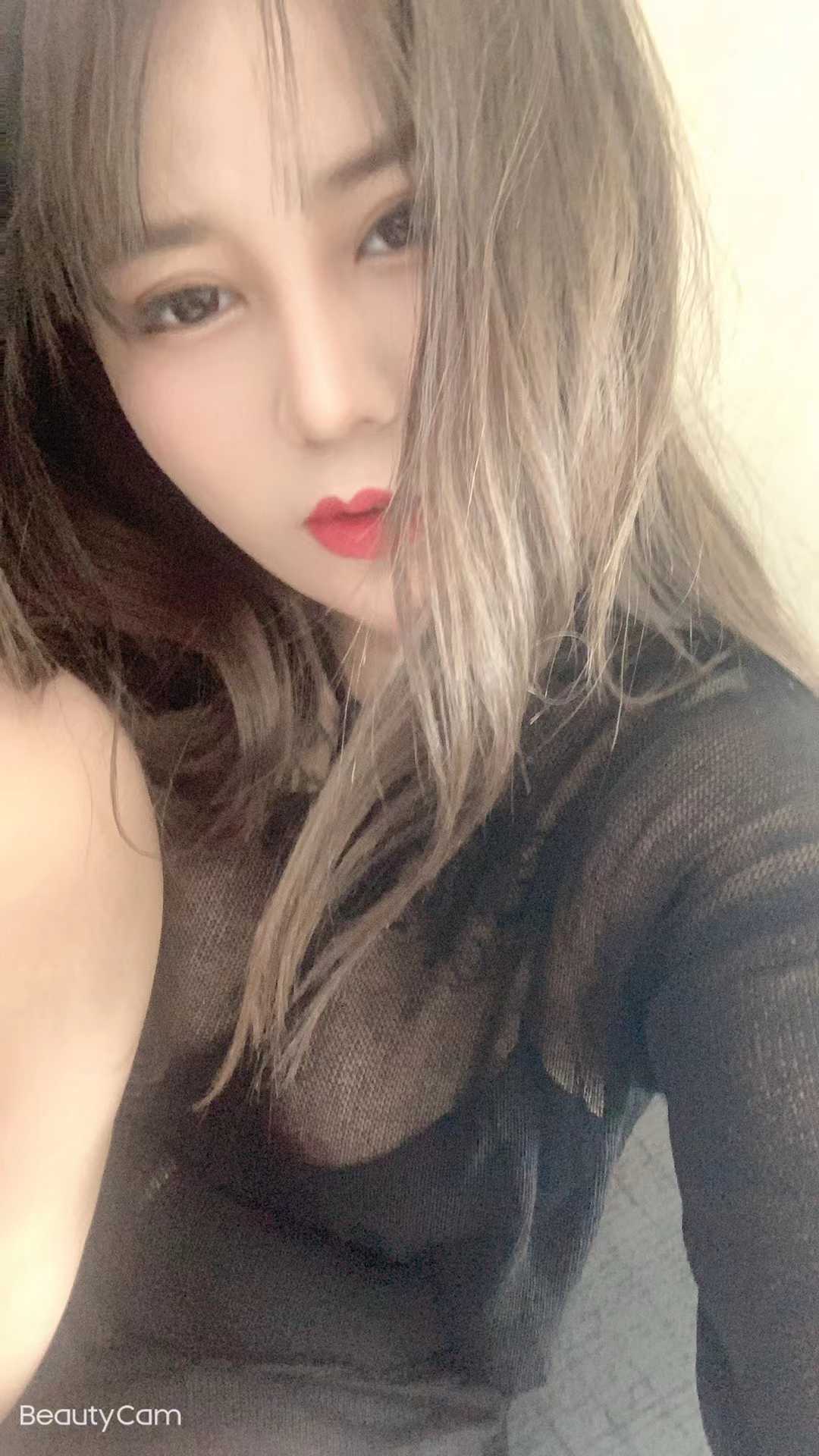 中山公园活波可爱的小姑娘