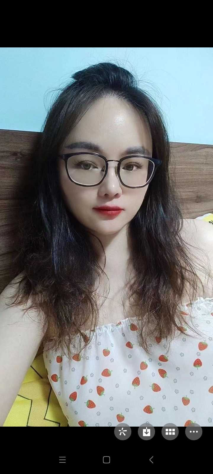 很Sao的眼镜妹儿